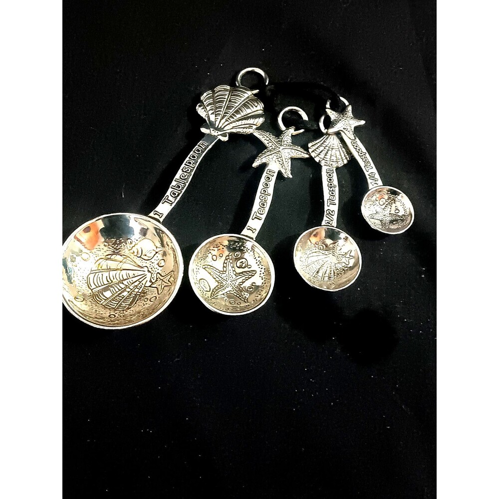 Ganz 4-Piece Zinc Alloy Measuring Spoon Set with a clam shell and starfish theme